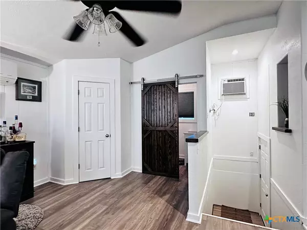 Yoakum, TX 77995,207 E Hugo ST