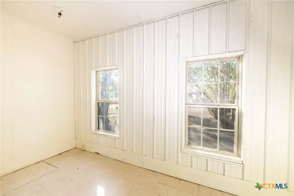 Gonzales, TX 78629,936 Water ST