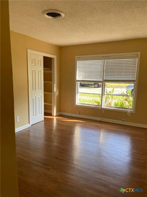 Victoria, TX 77901,2206 E Locust AVE