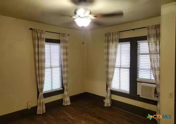 Shiner, TX 77984,121 N Avenue G