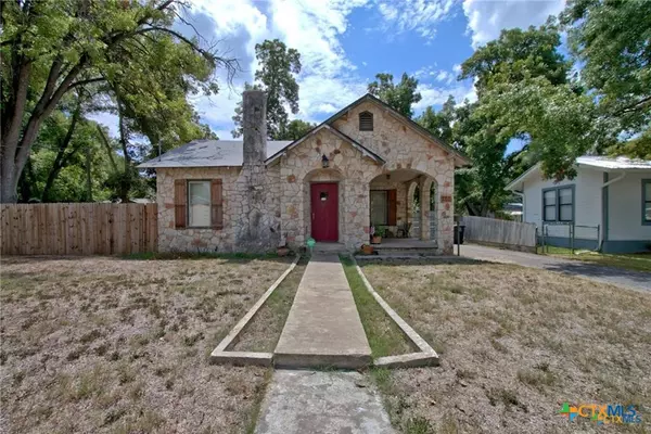 320 E Faust, New Braunfels, TX 78130