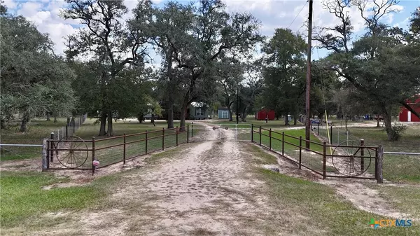 Hallettsville, TX 77964,3033 County Road 18