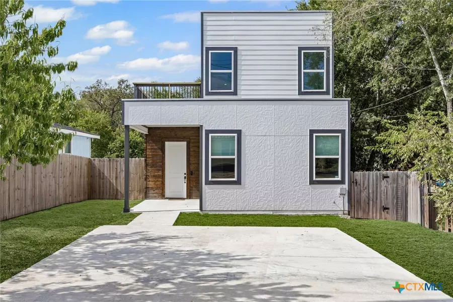 813 Chihuahua ST, Lockhart, TX 78644