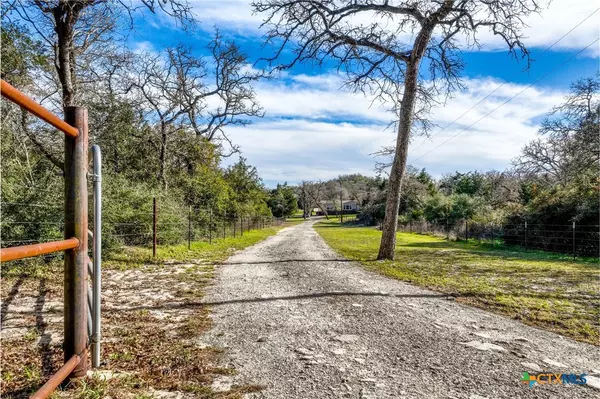 Luling, TX 78648,3590 Chuckwagon RD