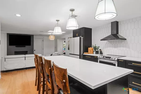 Granite Shoals, TX 78654,301 W Briarway DR