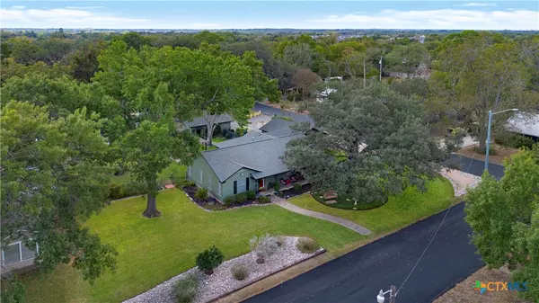 Seguin, TX 78155,975 Sowell ST