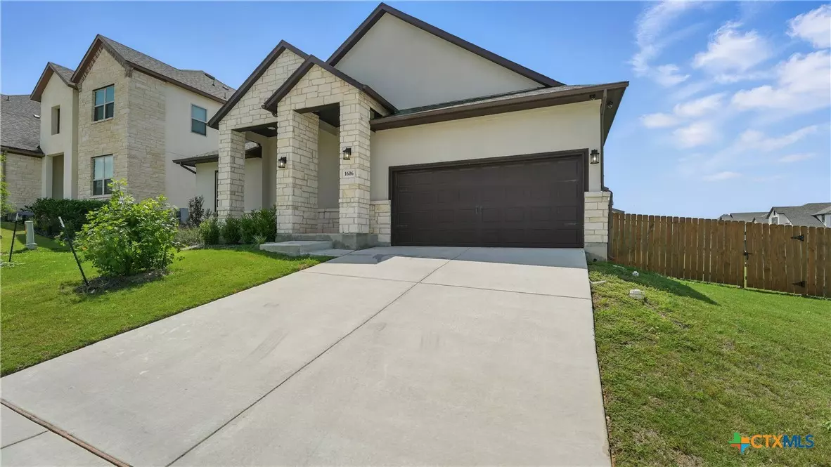 New Braunfels, TX 78132,1606 Folk Victorian