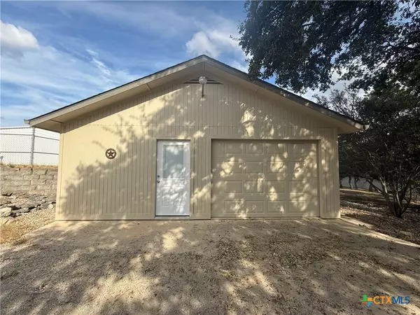 Canyon Lake, TX 78133,275 Halm DR