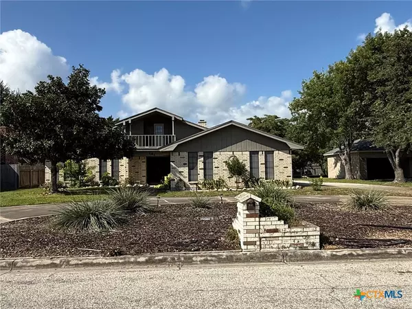 141 Seascape DR, Port Lavaca, TX 77979