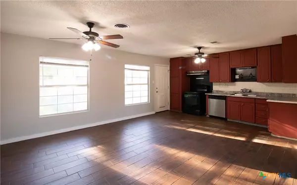 Victoria, TX 77901,2503 E Mistletoe AVE