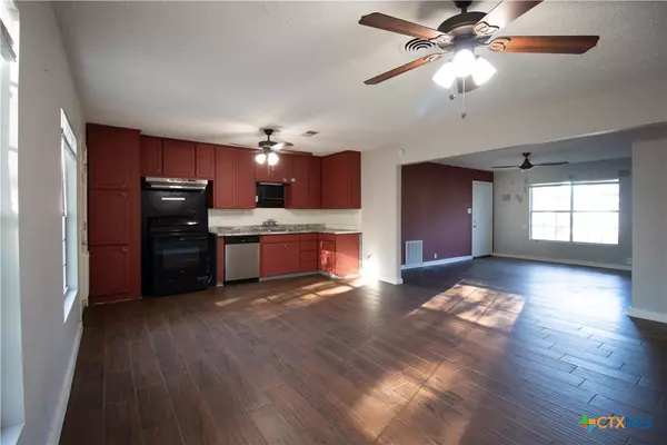 Victoria, TX 77901,2503 E Mistletoe AVE