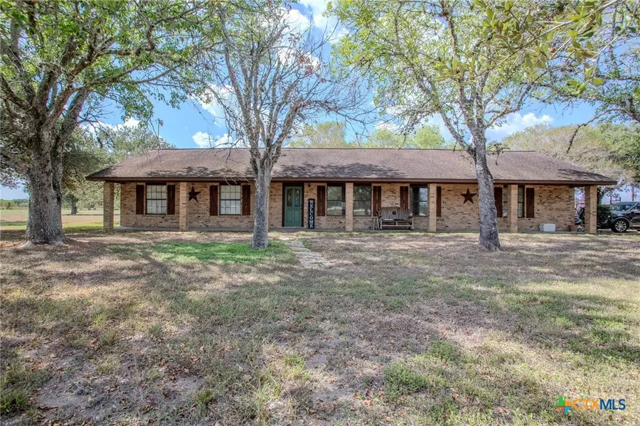 25195 US Highway 77, Yoakum, TX 77995