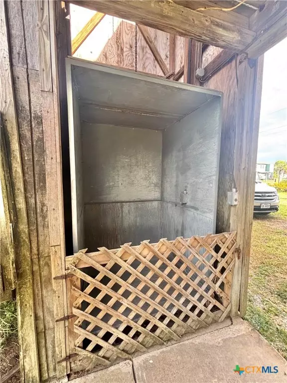 Port O'connor, TX 77982,509 N 9th ST