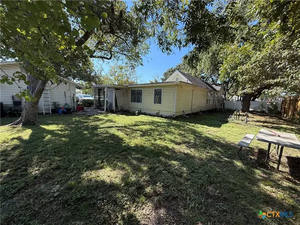 Victoria, TX 77901,1404 N Wheeler
