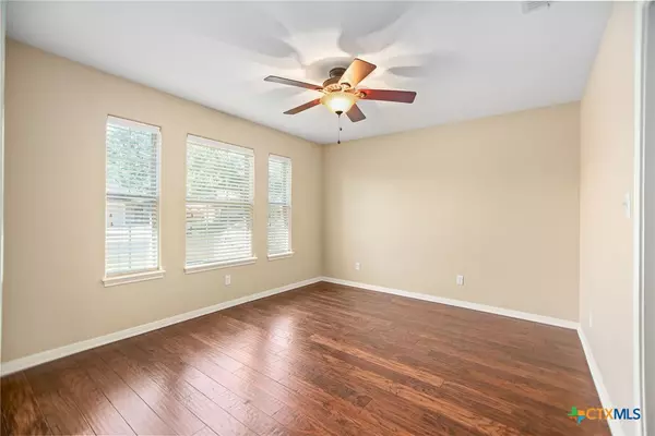 Victoria, TX 77901,318 Silverado TRL