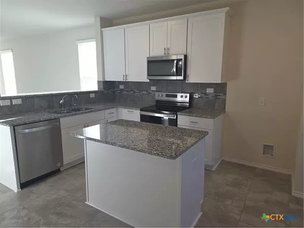 New Braunfels, TX 78130,874 Crested Iris