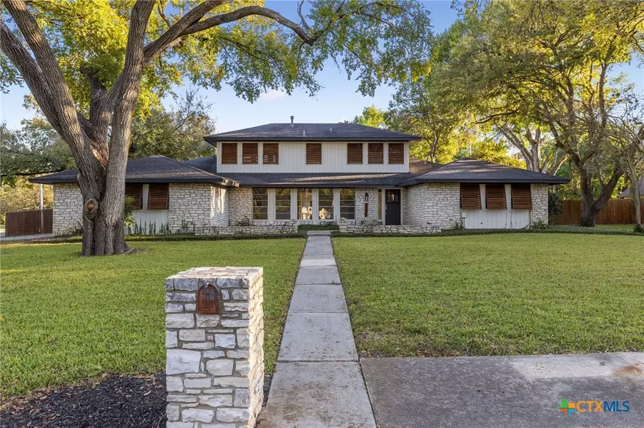 1939 Wayside DR, Seguin, TX 78155