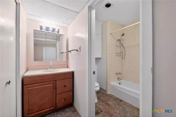 Gatesville, TX 76528,205 Lakewood DR