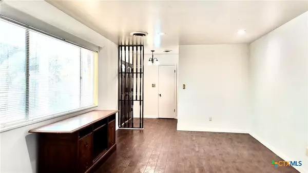 Cuero, TX 77954,204 W Johnson