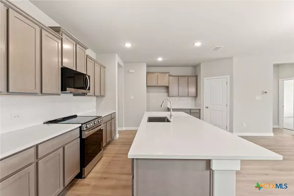 New Braunfels, TX 78130,739 Langston LN