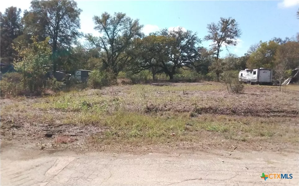 Lot 5 SW TBD Blk 1st AVE, Waelder, TX 78959
