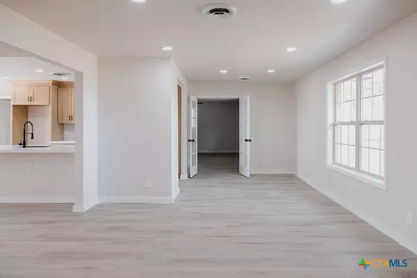 Victoria, TX 77905,470 Burkhart RD