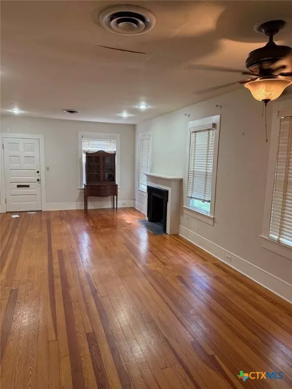 Victoria, TX 77901,606 W Forrest ST