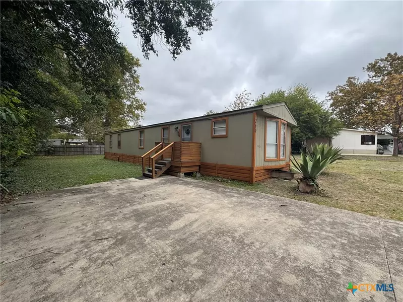 260 Elm DR, Seguin, TX 78123