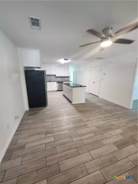 Lampasas, TX 76550,907 E 3rd ST #B