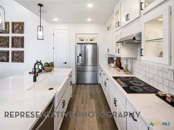 Castroville, TX 78009,383 White Oak