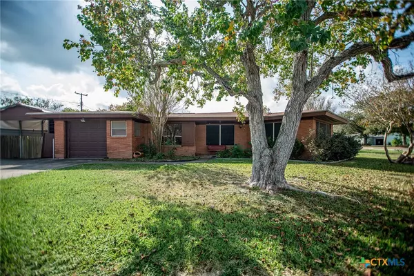 218 Burnet ST, Port Lavaca, TX 77979