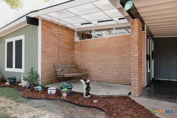 Victoria, TX 77904,801 Fern LN