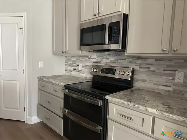 Hewitt, TX 76643,825 Day Star DR