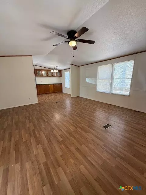 La Vernia, TX 78121,263 Hickory Hill DR