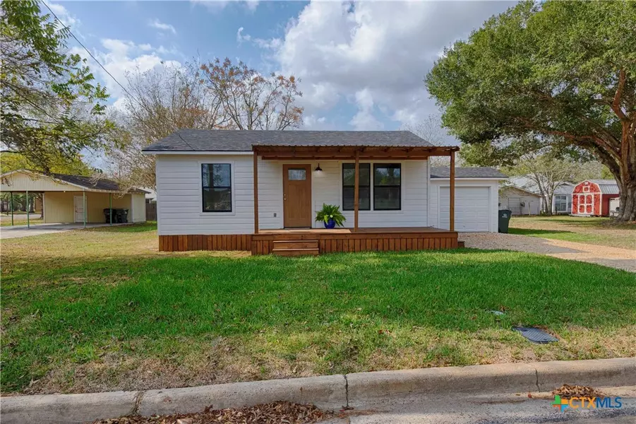 314 S Ridge ST, Hallettsville, TX 77964