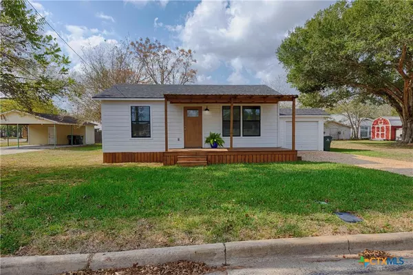 314 S Ridge ST, Hallettsville, TX 77964