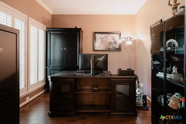 Victoria, TX 77904,407 Woodway DR