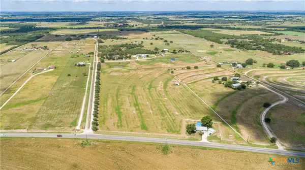 La Vernia, TX 78121,404 Annies LN