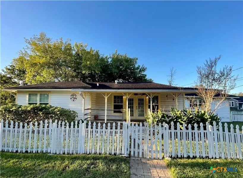 2001 E Forrest ST, Victoria, TX 77901