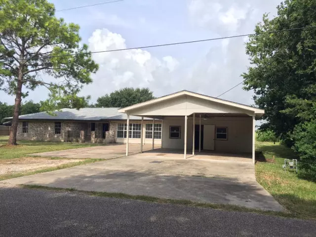 1721 4th ST, Palacios, TX 77465