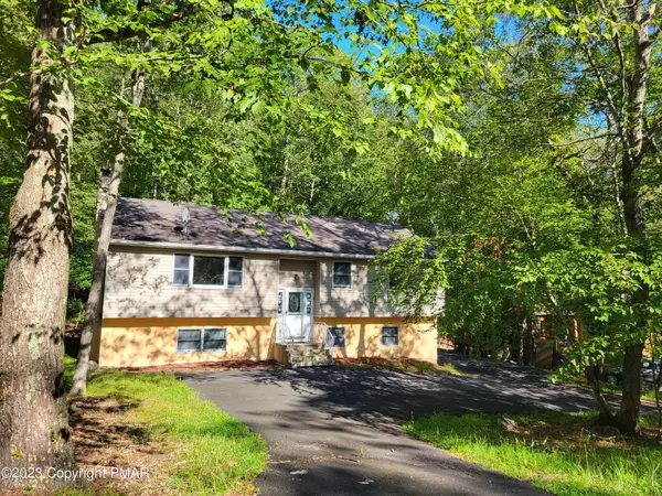 6025 Decker RD, Bushkill, PA 18324