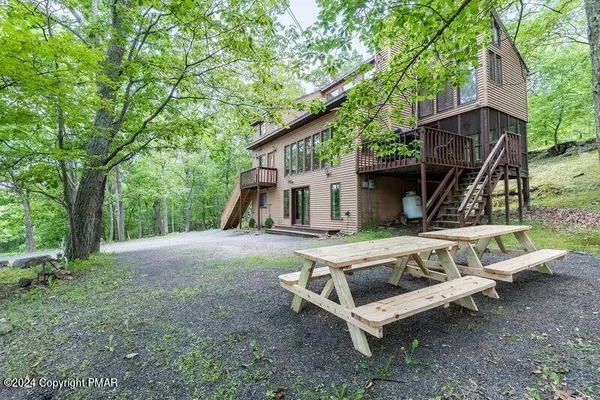 Bushkill, PA 18334,114 Hampstead CT