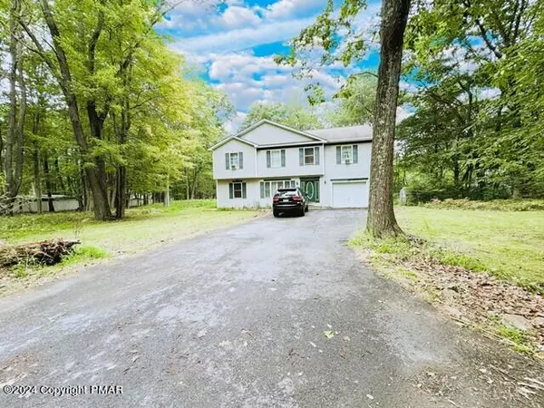 1162 Colt LN, Pocono Summit, PA 18346