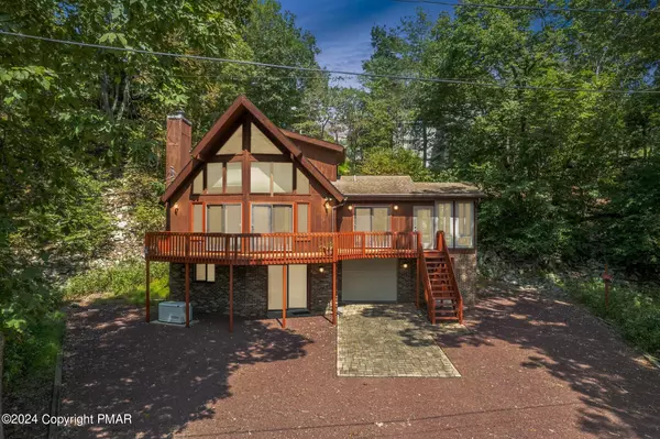 Bushkill, PA 18324,121 Sussex CT