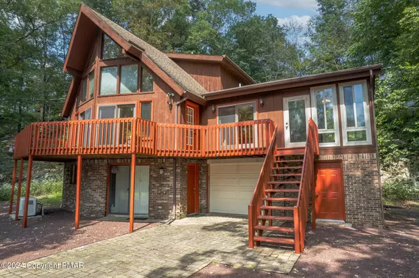 Bushkill, PA 18324,121 Sussex CT