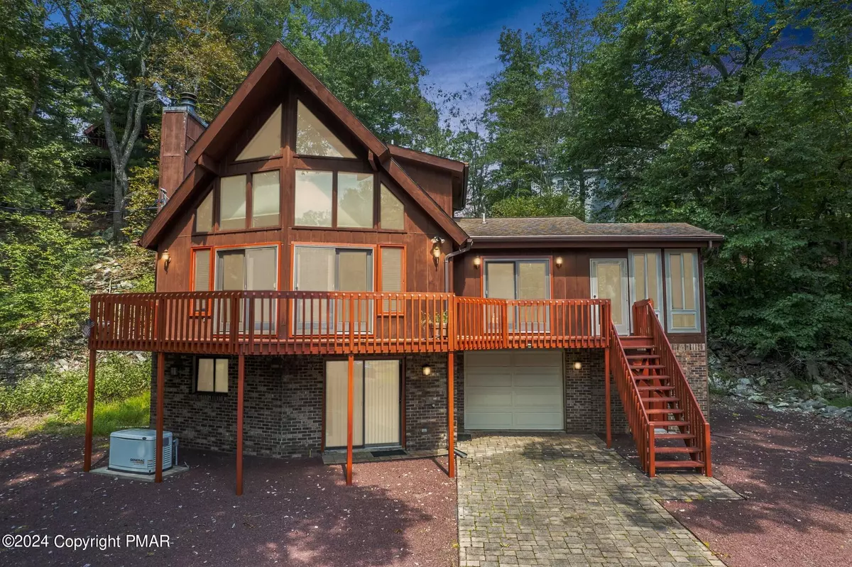 Bushkill, PA 18324,121 Sussex CT