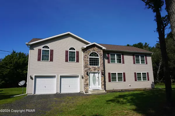 1230 Mathews DR, Blakeslee, PA 18610