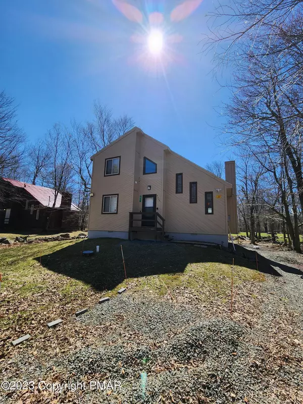 1872 Beverly CT, Tobyhanna, PA 18466