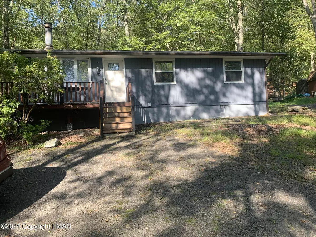 Bushkill, PA 18324,1085 Maple Lake DR