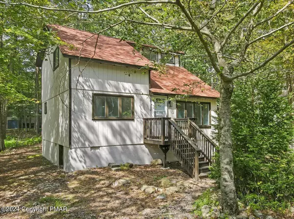 223 Wyalusing DR, Pocono Lake, PA 18347